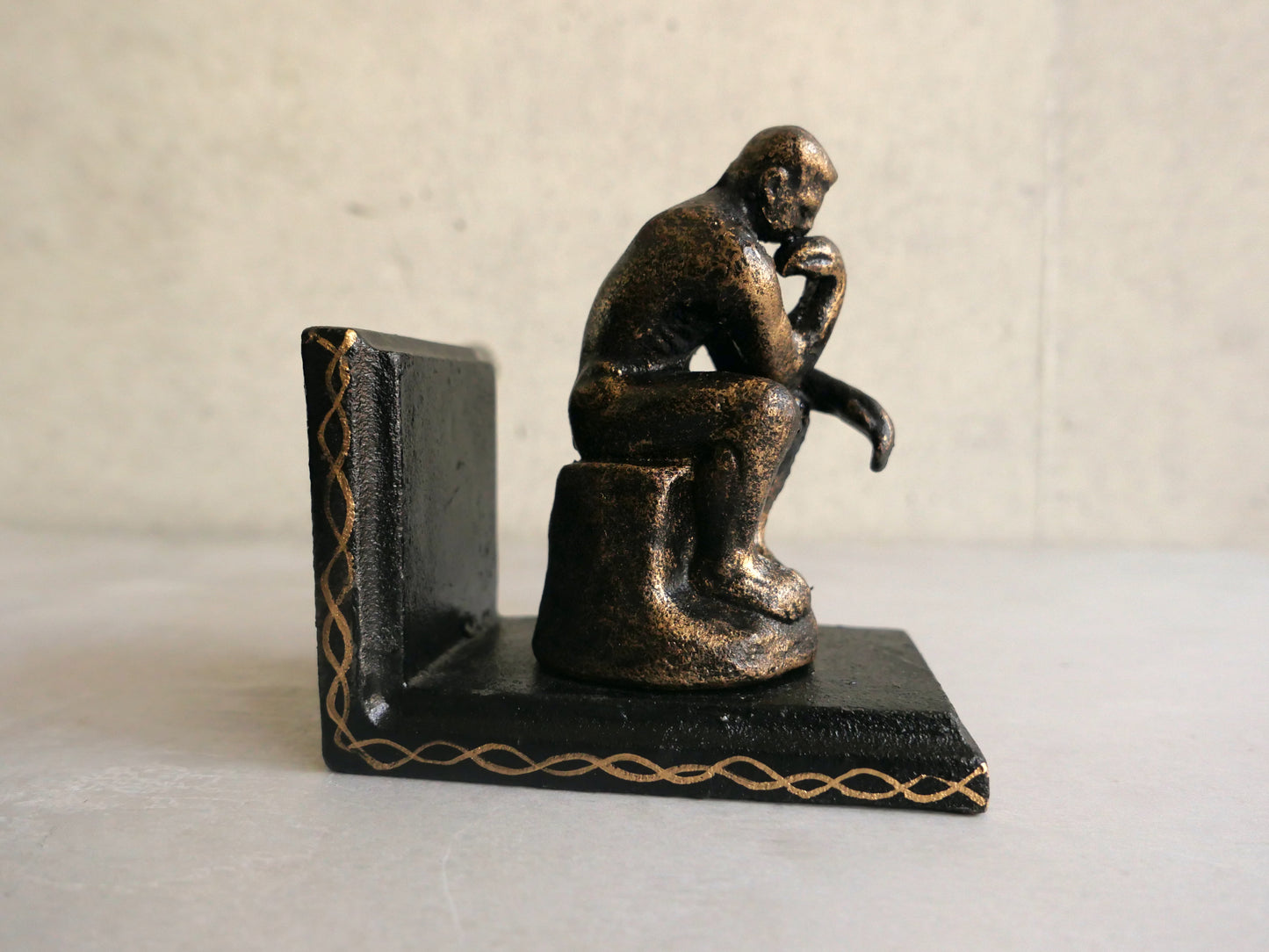 Vintage Iron bookends ''The thinker '' from UK