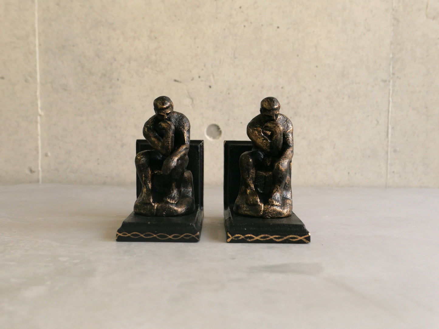 Vintage Iron bookends ''The thinker '' from UK